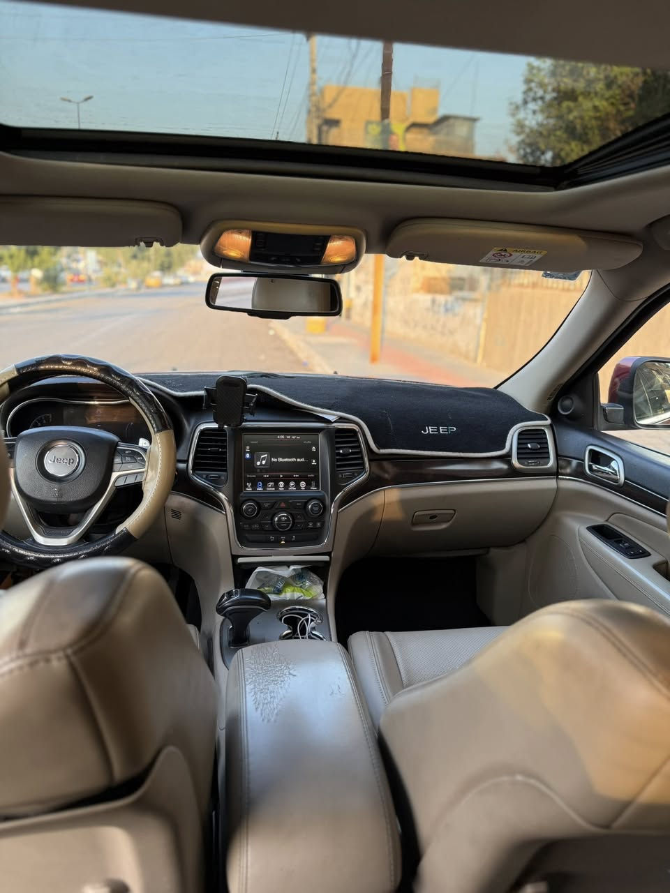 سلام عليكم جيب لاريدو موديل 14 خليجي رقم بغداد  السياره بسمي تحويل اب اي مكان احولك  مكفوله كفاله عامه 
فتحه سقف بصمه تشغيل لايتات LED تبريد ثلج امامي وخلفي محرك 6 3600 بصمه الابواب ثنينهن بيه بصمتين السرعه عداد او دجيتال تحكمات استيرن وشفتات المقاعد الاماميه كهربائيه كير طياره  حساسات خلفيه مانع تزحلق السياره  مكانه بغداد رقمي  ***********السعر 233 موجود السونر ماله
