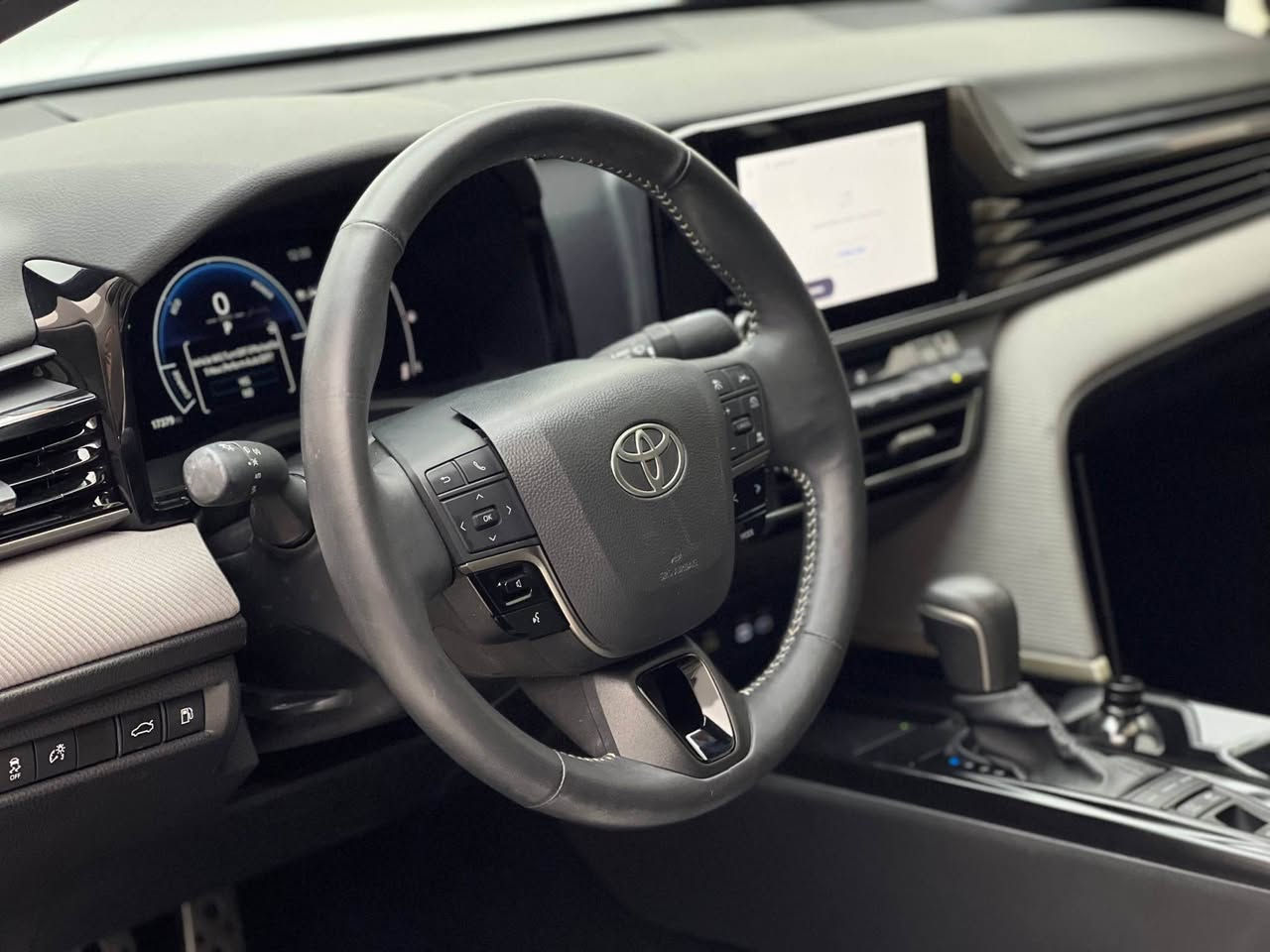 Toyota Camry SE+ 2025
تويوتا كامري 2025

مواصفات +SE:
فتحة سقف كشنات كهرب و جلد و تدفئة رادارات جانبية و خلفية 

مكينة 4 سلندر حجم 2.5 لتر تنفس طبيعي هايبرد 
ماشية 17,000 ميل و بحالة ممتازة 

ضرر السيارة جاملغ و شبر من البنيد مكفولة من كير و محرك 
وكهربائيات….
ايرباكات و دواخل سليمة ١٠٠٪؜ 
السيارة مامرقمة تترقم ارقام شمالية..

ب  سعر (259$) ورقة و بيها مجال للطيبين

مكان السيارة

دهوك -معرض ارشف R-Shev
رقم51 من معارض التيرمينال 

***********
*********** دهوك, العراق
