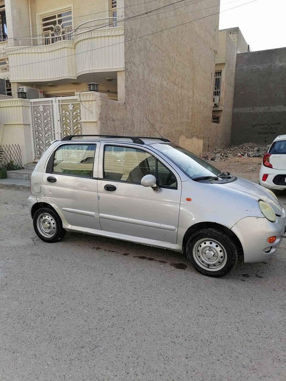 السلام عليكم ورحمة الله وبركاته سياره كيو كيو للبيع اللون رصاصي والرقم الجديد بغداد السياره جيده جدا المحرك زين التبريد منقص غاز تخم تاير الكير اتوماتيك موديل ١١ السنويه بسمي بغداد  رقم الهاتف*********** السعر ٣٢
