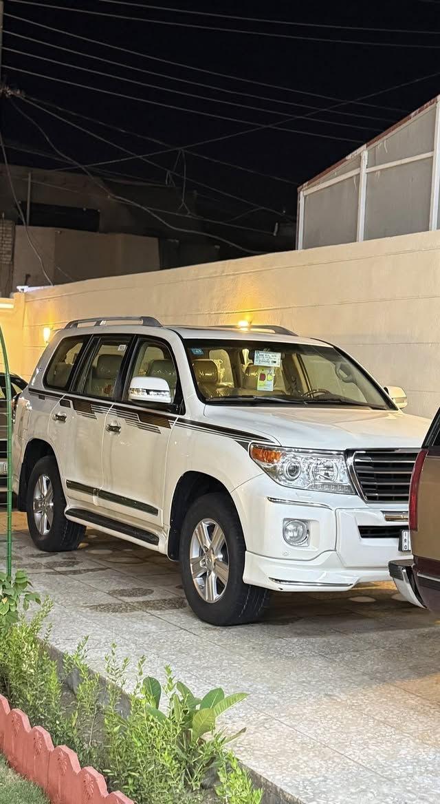 السلام عليكم لاندكروز 2014 ساز باب اول مركز مدينه رقم بغداد بسمي شخصيأ مكاني كربلاء السياره جديده بمعنه الكلمه كامله من جميع النواحي تخم تاير دلوب قبل 10 يام شاده يعني سياره جديده احله لاندكروزمديله  ماشيه 126 حقيقي بشرط بيه جاملغ خلفي صبغ فقط السعر 390 وبيه مجال الاتصال ***********
