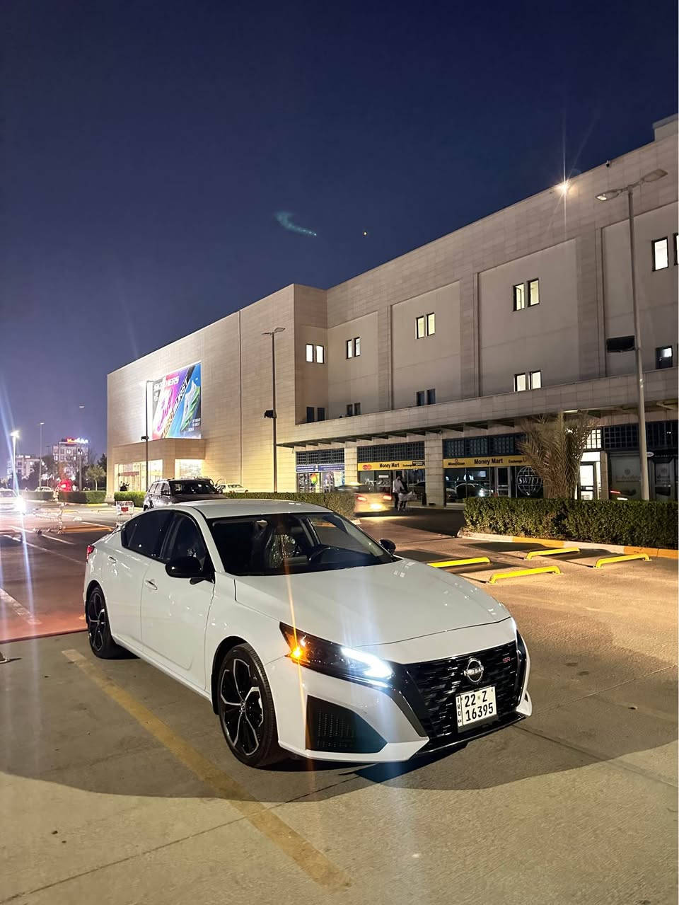 ئاڵتیما ٢٠٢٣ SR 
رەنگی سمۆکی
سەیارەکە یەک دەستە لای خۆم 
دوو پارچەی بۆیاخە 
دەرگا و چاملخ لای سەیاق
تۆزەک ناو دەرگای گرتووە  
ئێڕباگ بەس شانی تەقیوە
سەیارەکە نمونەیە لە جوانی تەقەی تێدا نیە
کامل سێرڤس لۆ کرایە   
٤٥ هەزار کیلۆمەتر رۆییە 
*********** 
رەقەم شانسی 

 1N4BL4CV1PN377955 أربيل, العراق
