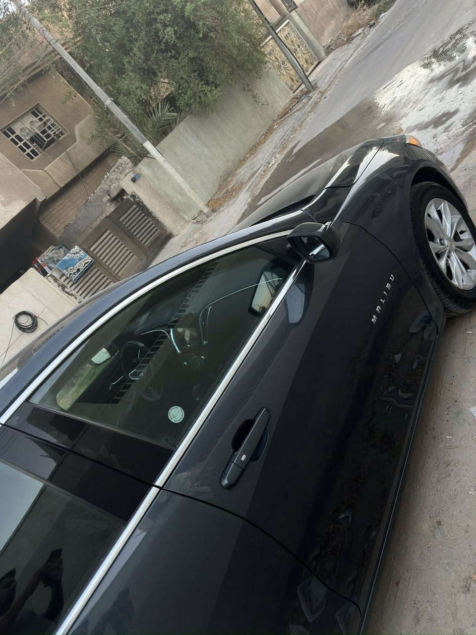 سيارة ماليبو  Lt 
موديل ٢٠٢١ 
وارد امريكي 
ماشية ١٤٠ الف كيلو متر 
رقم سليمانية انكليزي بأسمي
حادثها بنيد و جاملغ  ما واصل للشاصي و لا للغود و لا للمحرك فقط الراديتر ضرر بسيط بي  و متبدل براديتر مكثف ملائم لاجوائنه بالصيف ( انسى الحماوه )
السياره بيها شخوط على الابواب تخريب 
مواصفاتها 
تبريد  و تدفئة قطعتين 
تدفئة مقاعد امامية
كشن السائق كهربائي
اضواء خلفية LED  و باقي مواصفات الماليبو معروفه
المحرك بحالة ممتازه نوع الدهن acdelco الاصلي من ورشه الساير
الكير بحالة ممتازه 
السياره ماشامه ابد ريحة البانزين العادي بس محسن بدون دوانص او تنقيص بالدهن 
الصدر بحاله ممتازة  
سعرها ١٢٠ و بيها مجال 
رقم الموبايل ***********
مكاني بغداد - حي الجهاد او حي الجامعة
