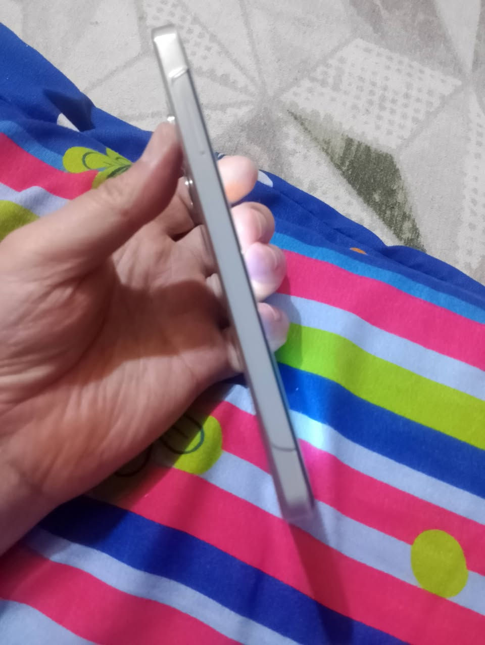 سلام عليكم جهاز سمارت للبيع جديد مع كارتونه فقط مكان بصره قبله حي المهندسين سعر 85 بي مجال للشراي ***********
