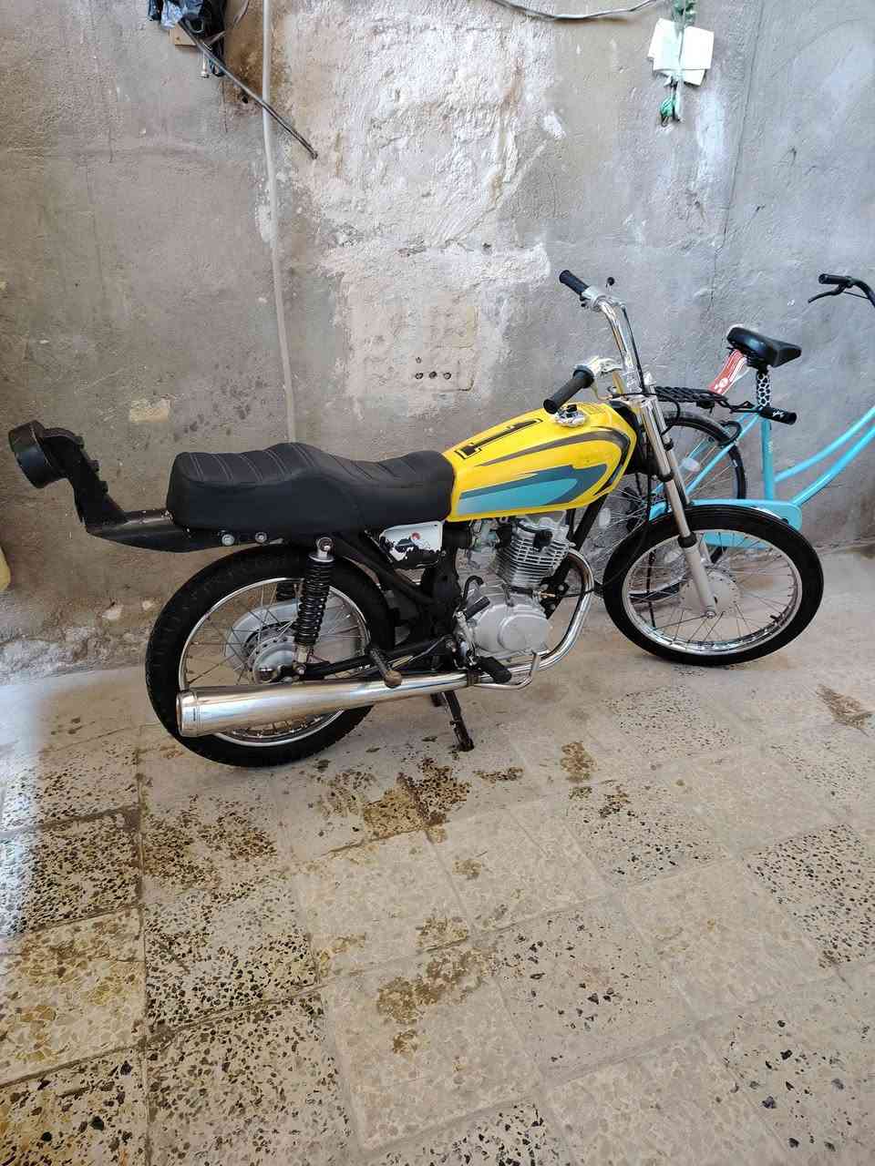 للبيع 4كير اصولي تعمير شاصي 2013 غراض 24 كله اصلي وكيله العارضي مكينه مبدل بيه بس ولفات انتنس سعر 600وبيه مجال  مكاني شارع المدينه ***********
