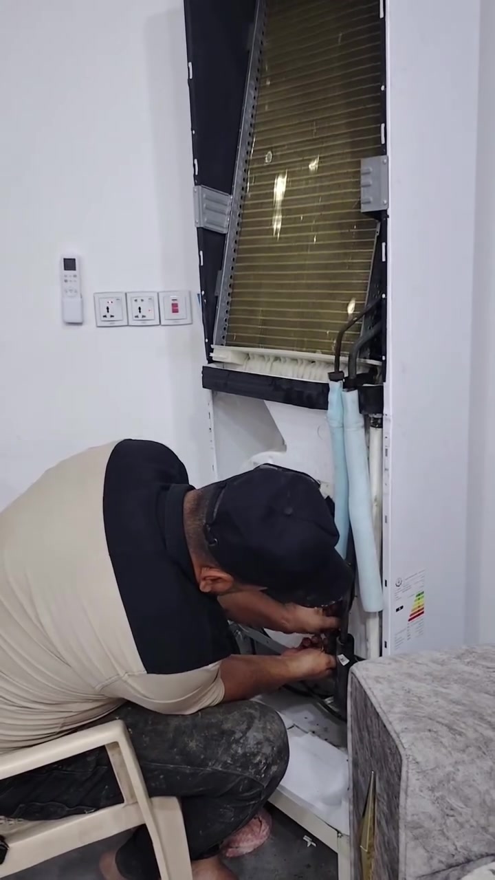 السلام عليكم ورحمة الله وبركاته
مع قدوم موسم الصيف 💥💥

يتوفر في ورشه الأخوين

نصب وفتح السبلت

فتح وغسل وشد

صيانه

فحص الغاز و فاكيوم

وتصليح كافه الأعطال

وبسعار مناسبه جدا

حماده المهندس ***********

الكابتن علوش***********

فقط اتصل
