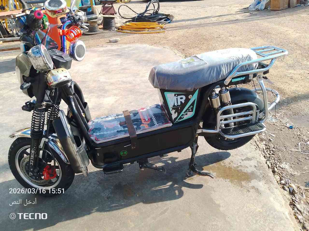 السلام عليكم دراجه جبلي ام ار موديل 2025دراجه حلوه ونضيفه بطاريات 6ثنين بيهم نفخه للبيع 600بيهه مجال للشراي الرقم الهاتف ***********
