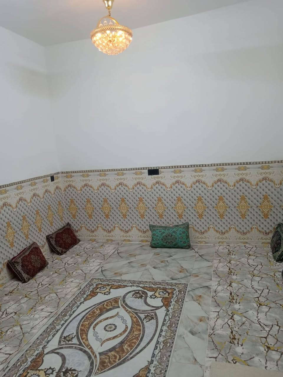السلام عليكم بيت مساحه ١٤١ متر الشيشان قرب جامع بيت مجيسر مقابل أسواق تفاحه فرع الصيدليه الاستفسار على هاذه الرقم***********
