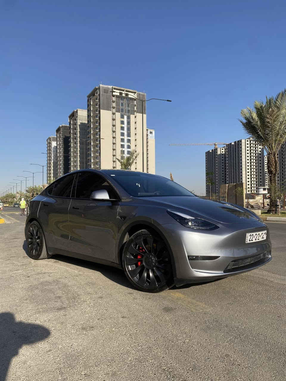 تسلا Model Y Performance 2025 ⚡
▪️ قوة 510 حصان
▪️ تمشي 430 كيلو بالشحنة
▪️ اللون سلفر الجديد / داخلية سوداء
▪️ رقم أربيل
▪️ كتاب رسمي تضليل 80%
▪️ ماشية 14 ألف ميل فقط
▪️ مربوطة Phone Key على تطبيق Tesla الرسمي
▪️ اونلاين Online وتستقبل التحديثات الرسمية بشكل طبيعي ✅
▪️ آخر تحديث رسمي مثبت ✅
▪️بايرو فيوز Pyro Fuse سليم ✅
▪️ ايرباكات Airbags سليمة ✅
▪️ بدون دواخل نهائياً ✅✅
▪️ شواصي و لغود سليمة تماما ✅
▪️ بطارية وماطورات سليمة 💯 
▪️ سيارة جديدة بالكامل ▪️ 

الملاحظات:
▪️ جاملغ مبدل اصلي ومصبوغ مطابق 100%
▪️ صبغ بسيط بربع التكمة 
▪️ يحتاج pdr  بباب السائق الخلفي ينزل من سعر السيارة 

السيارة جاهزة للفحص بأي مكان 
للتواصل: ***********  متوفر واتساب ✅
المكان بغداد حي الجهاد . 🛑
