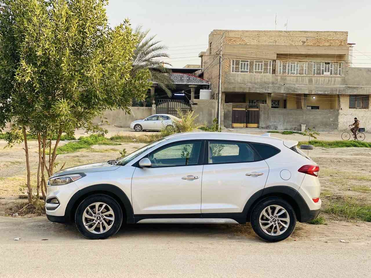 توسان 18 امريكي / 3 قطع بدون دواخل /
بابل انكليزي باسمي تحويل مباشر 
حدادية صدر، تخم، تاير، كير ،كهربائيات كله مكفول
مكينة مفتوحة وشغل درجة اولى 
شرط التراي للبصره

بسعر مناسب// 

***********
