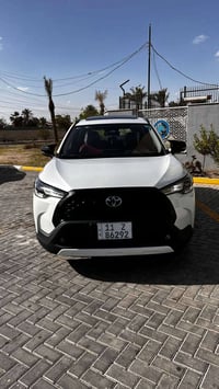 تويوتا كورولا كروز 2025  نظيفة جدآ اخت الزيرو .... كفالة عامة من صبغ و...