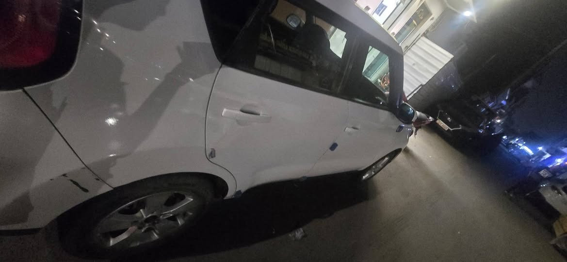 صول ٢٠١٧ رقم سلمانيه بسمي رقم جديد هزه جديد 
 مكاني الكاظميه  محرك ١٦٠٠ محرك كير كفله  شواصي لغود كفاله  حادثه خلفي  وبيه صبغ بابين جهت الصدر وجاملغ بدون اي دوخال  بدون ايرباك سياره ع ايدي ربع مذب عليه جاهزه وخير من الله سعرهه ١٠٠ لي تعجبه يتصل  *********** ماشيه ٧٠ لف بغداد, العراق

