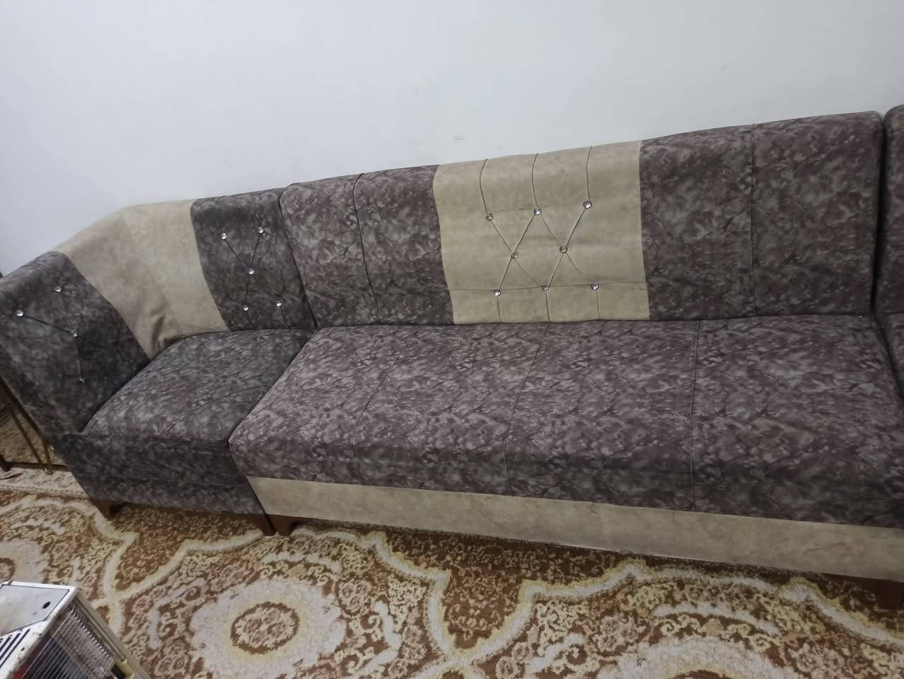 تخم قنفات 10 مقاعد نظيف سعره 250 الف  مكاني بغداد بالعبيدي ***********
