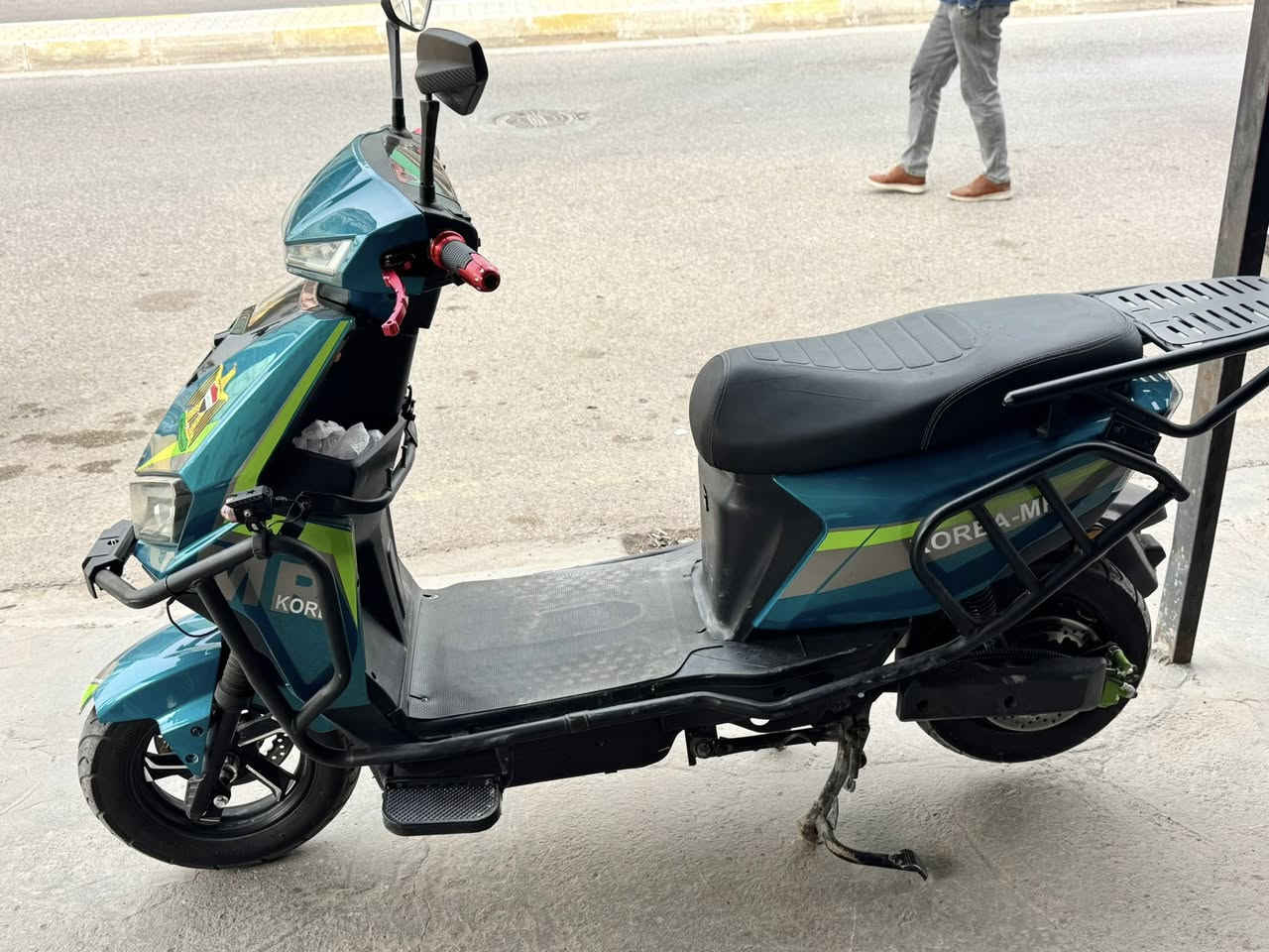 دراجة شحن سكنس حديث
مستخدم قليل 
النضافة كدام عينك 
البطاريات زيتوني  
عدد البطاريات 6
البطاريات كلهن فول 
كلشي شغل بي 
سعر 650بي مجال إذا شراي 
العنوان كامل مقابيل 
مول الفلوجة 
 بي واتس ***********
***********
