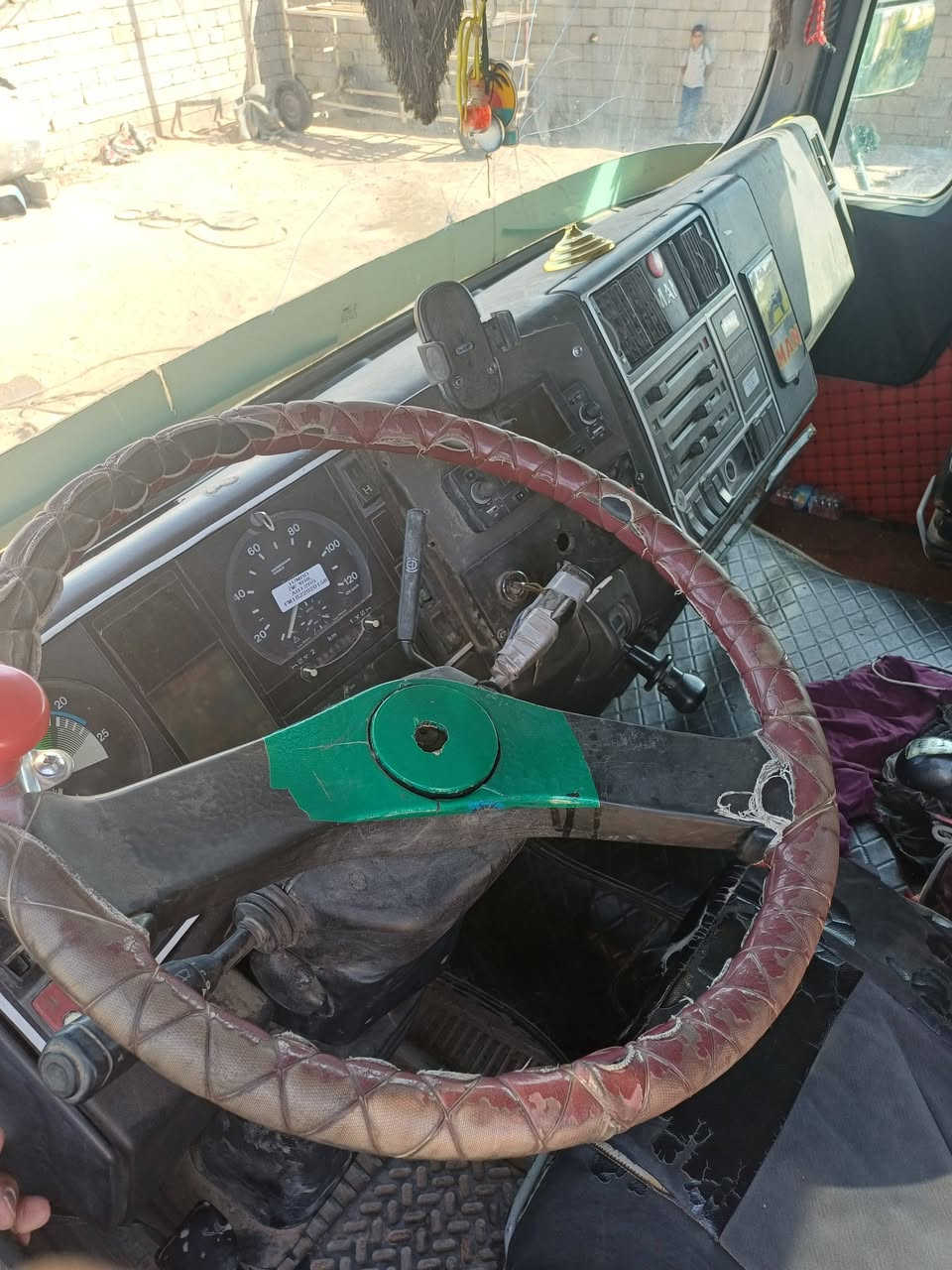 مان صقر قلاب موديل 1996 
رقم سليمانيه انگليزي بأسمي 
5 بستم سوبر تدفئه تبريد جاهزه للشغل 
العنوان ديالى قضاء بلدروز
***********
