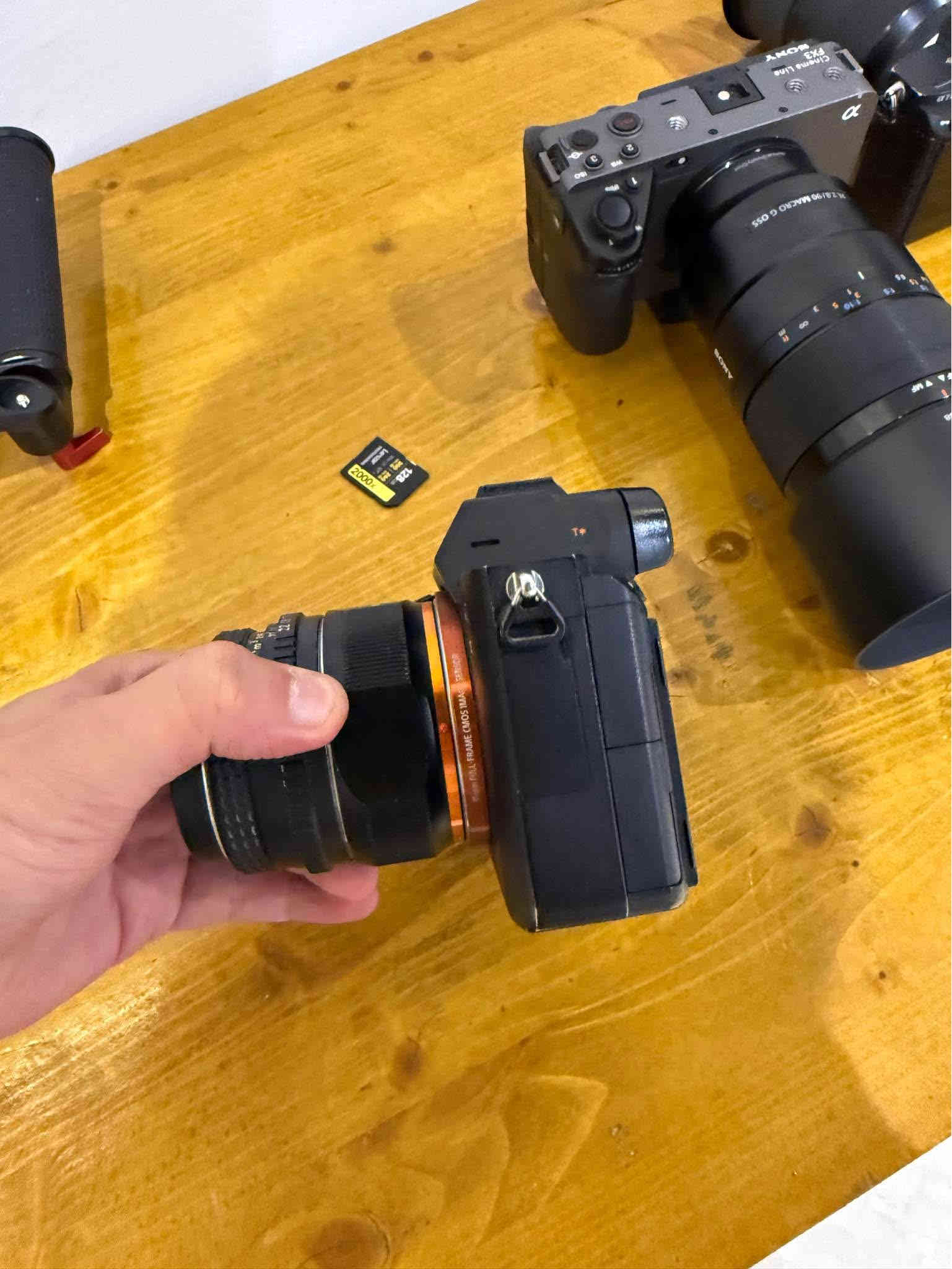 A7 iii 

نضيفة بدون عيوب 
فقط بدي 
بطارية 
ستراب 
شتر ٢٤ك 
0751 3600 767
0774 8888 978 أربيل
