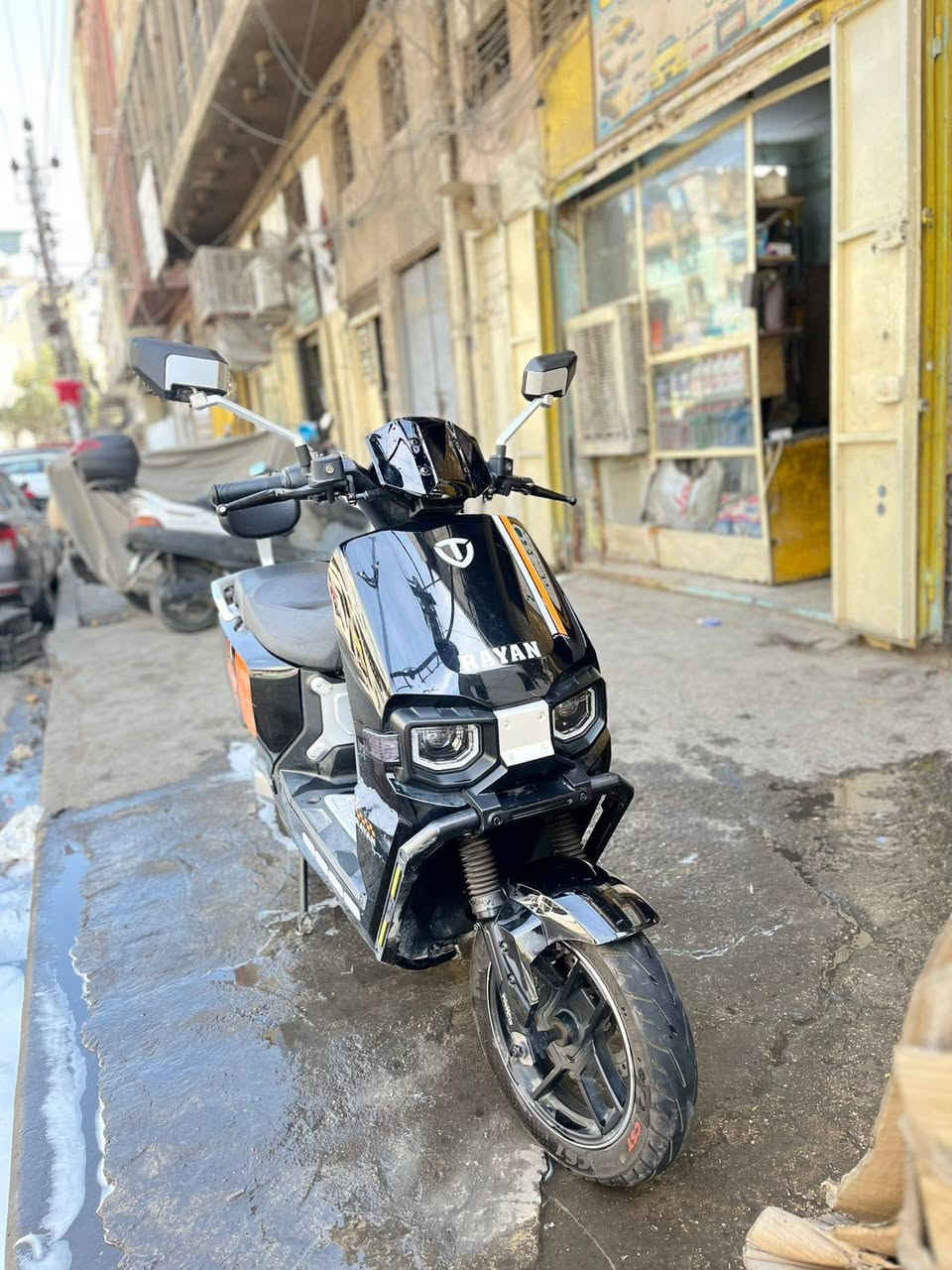 دراجه شحن بطاريات 6 كبار كرافين مصار هواي من اخذتها موصفات معروفه مكفوله من كلشي السعر ٨٥٠ اتصال *********** عنواني بغداد شارع حيفا
