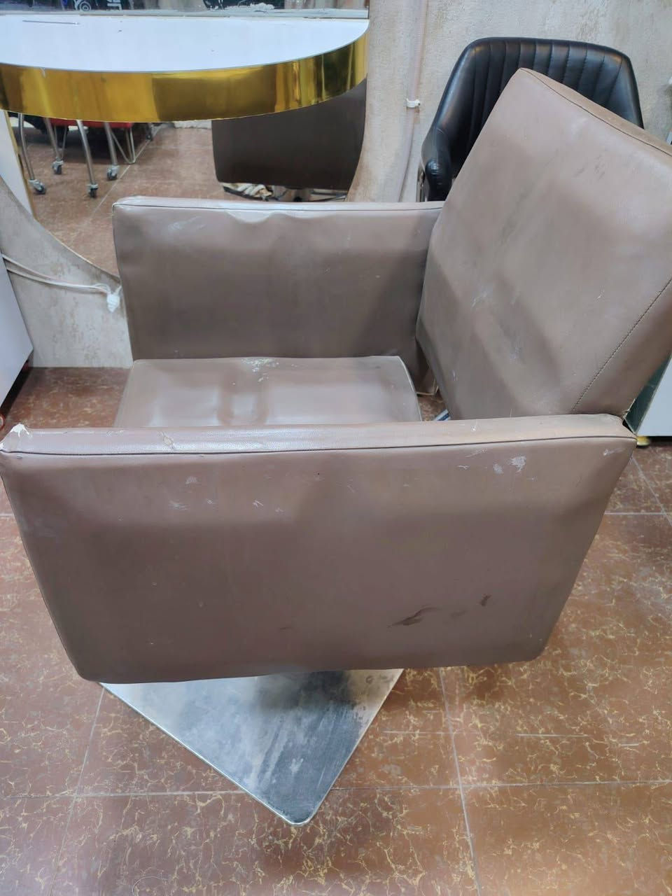 السلام عليكم
كرسي حلاقه عدد٢
نوع ثقيل ثابت ميرجع للخلف
بدون اي ضرر
السعر ١٧٥ الواحد وبيه مجال
العنوان حي الجهاد


**إذا كنت صاحب هذا الإعلان وتريد حذفه لأي سبب، رجاءا أرسل رسالة إلى الدعم الفني**