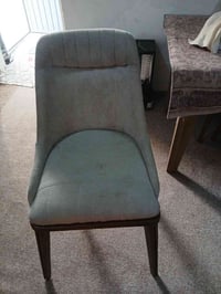 ٤ كراسي • للبيع