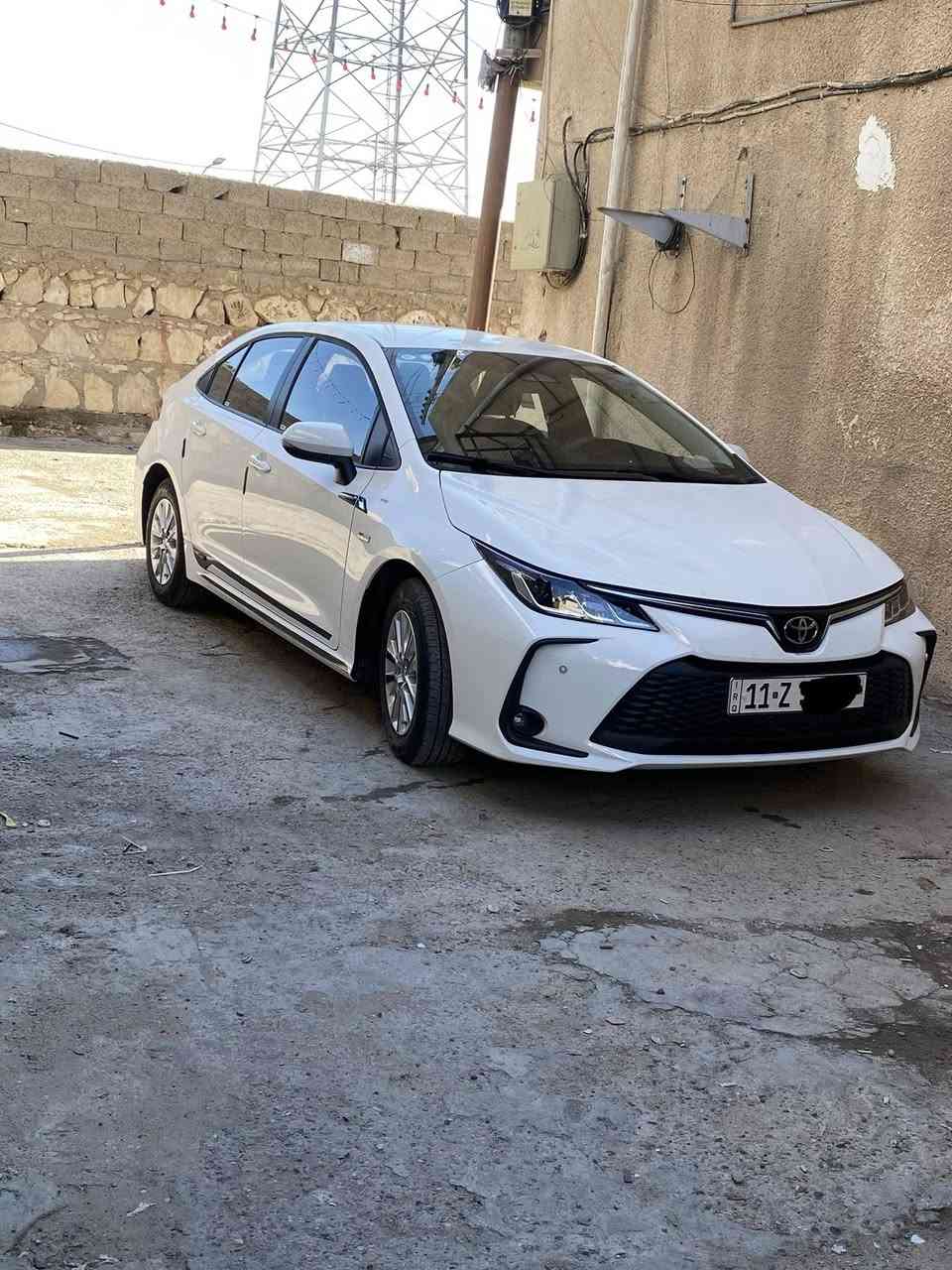 السلام عليكم كورلا هايبرد شكل الخليجي  موديل 24 ماشية(9) الف فول عدا الفتحة بيها شبر بارد هلال جاملغ خلفي فقط  الباقي كفالة عامة السيارة رقم بغداد ب اسمي السعر 147  الاستفسار  ***********
