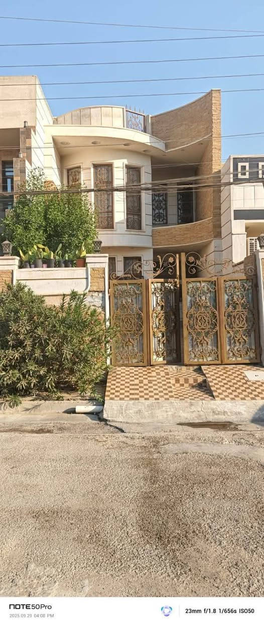 بيت اللبيع منطقة حي الجهاد الضباط
مساحة البيت 150متر

واجه 6

نزال 25

عدد الغرف 4

صاله 

هول حولي 

مطبخ

حمامين فوك وجوه

غرفه جوه

و3غرفه وحمام طابق الثاني 

اي استفسار اتصل على الرقم *********** صاحب البيت

بدون دلاليه 

استلم البيت من صاحبه
