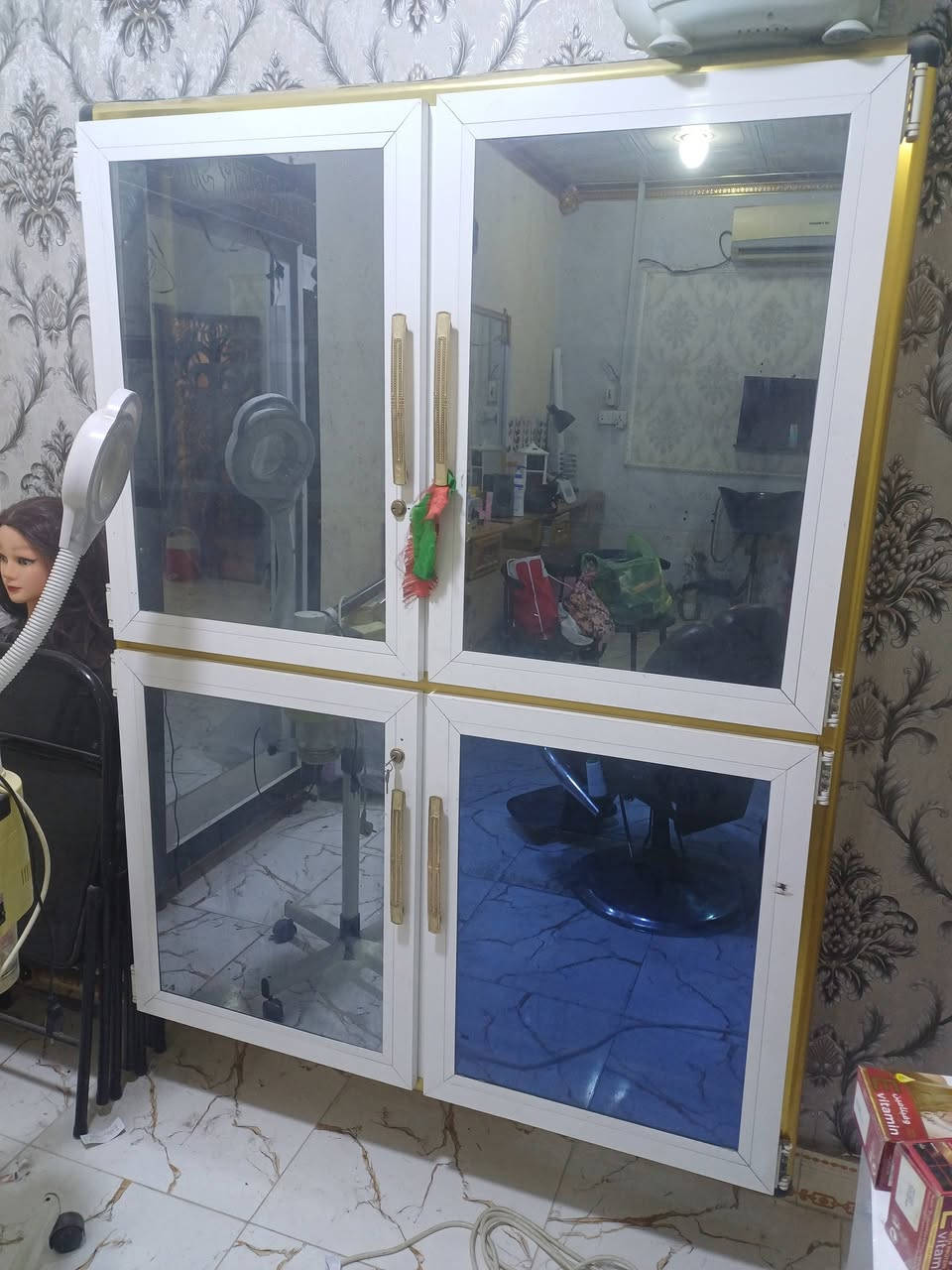 سلام عليكم
جام خانه تصلح لهواي امور 

مثلن مبايلات او اكسوارات 

قياسهه العرض متر ونص ولطول مترين اتصل ع الرقم *********** بصرة سعرهه ب ١٢٥

