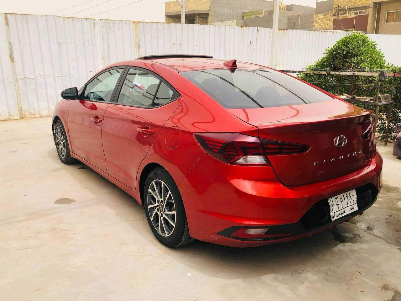 السلام وعليكم للبيع النتره موديل٢٠ فول مواصفات  ضرر حافه بنيد  فتحه بصمه توقف ذاتي رادارات جانبيه تدفئه كشنات  واستيرن  تحكمات جهتين مكينه ٢٠٠٠ دوش  حساسات خلفيه ماشيه ١٤٥ كيلو رقم جديد وهزه جديده رقم ***********  سعر ١٤٦ بيها مجال بسيط
