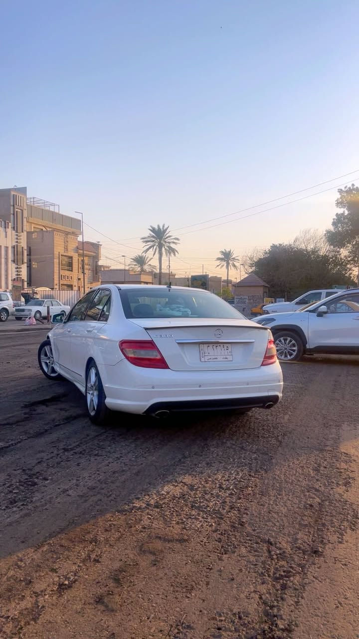 سلام عليكم
ماسيدس للبيع c300 

موديل 2011 سلندر  6 

وارد امريكي ضربة جاملغ ايسر وبنيد مصبوغ ضربة سطحية لالغد ولاشواصي السيارة جديدة 

السعر 13000 $

*********** علي
