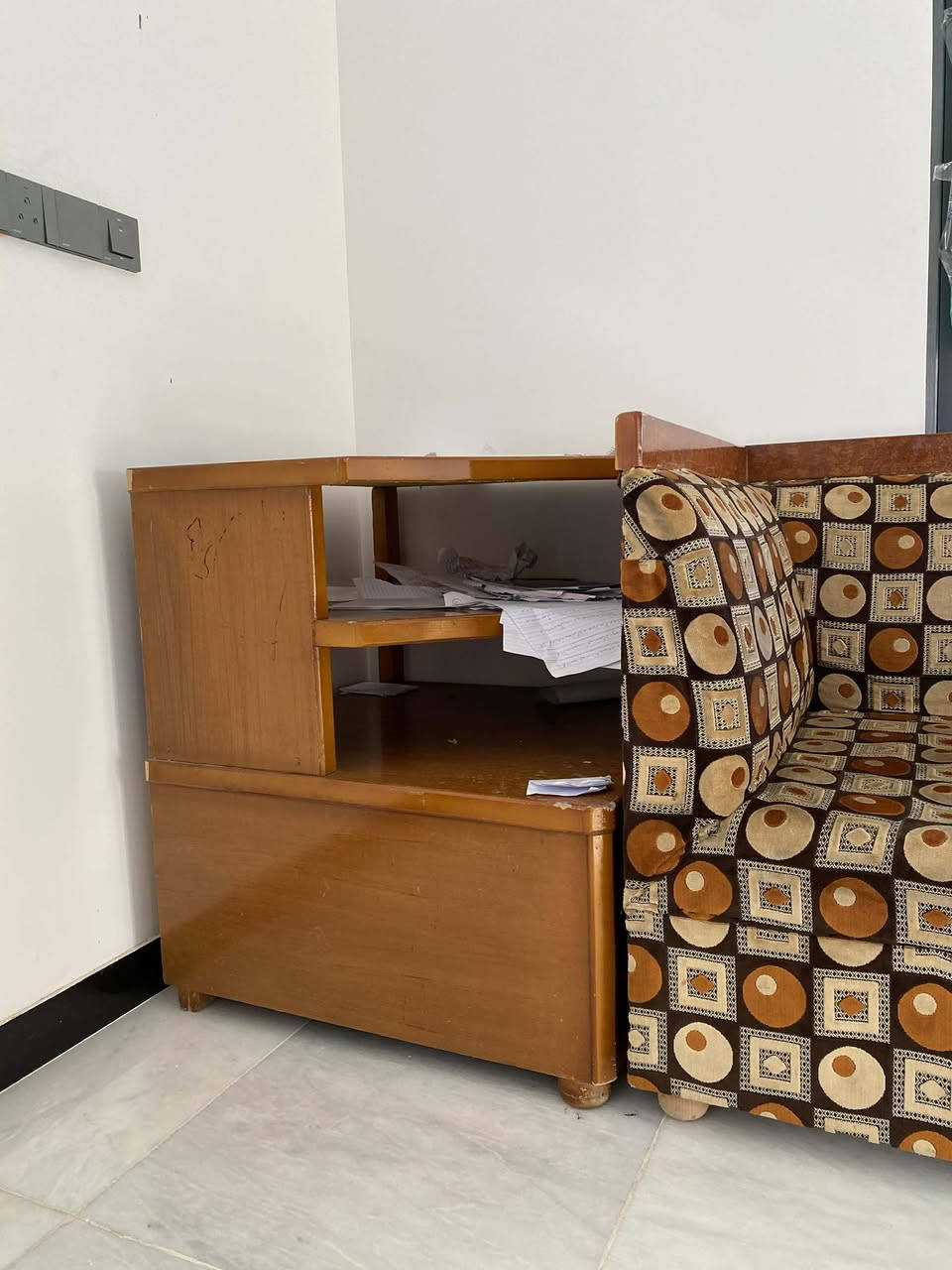 سلام عليكم موجود تخم للبيع ٦ قطع معى ميز المكان حله شارع ٨٠  : للاستفسار موجود واتساب ***********
