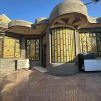 بيت للبيع في منطقة حي الحرية خلف مدرسة الاميرات مباشرة بناء درجة اولى ...