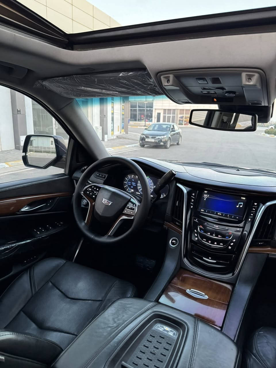 ﷽
                 CADILLAC ESCALADE PLATINUM 2016
▫️كاديلاك أسكاليد موديل 2016 
🔹مواصفات پلاتينيوم فول مواصفات ١/١
🔹لون مميز ( لون قهواي  )

▫️محرك V8 تمانية سلندر🔥
🔹كير و محرك بشرط
بدون صوت و بدون صرف بدون خلل
🔹ماشية  73  الف حقيقي

▫️سيارة كلين تايتل مكفولة كفالة عامة ✅
🔹مكفولة حتى دعاميات بشرط بدون صبوغ
🔹بدون صبوغ بدون شخت و بدون رصعات
🔹سيارة حيل حيلوة جديد جديد ماشاالله
🔹سيارة كل على وضع شريكة لوك لوك

▫️مواصفات پلاتينيوم
( بصمة - فتحة - فور ويل - دبل رادار  أمامي و جانبي - رادار خط طريق - داتاشو - خمس كاميرات - صندوق شفت - سقف DVD - شغال - شحن موبايل - قاصة - كشن جلد مساج - كشن تتفيئة و تبريد - كشن و ستيرن خزن - كشن هزاز - تبريد مركزي - لايت ليد و زينون بيلادي - حصاص أمامي و خلفي - مراي شفت - بعد هواي مواصفات )

◽️اربع تاير ويل جديد ويل بيلادي حجم 22
🔹سيارة شرط بدون اى نواقص گير و محرك و حدادي و كاهرباى كولة بشرط
🔹سنوي و رقم و هزة جديد سنوي بأسمي
🔹 نفسي يوم / تحويل و كاله حاظر
🔹 مكان_🌆 سليماني

◽️سعر_ 338$🔐🔥
◽️موبايل_ *********** ::: ***********
____________________________________
