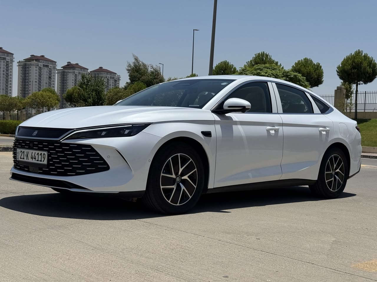 BYD Qin L 2025 PHEV 
فوول مواسفاتی پانۆڕاما
11000کیلۆمەتر 
سێ شێوازی لێخوڕین
ناو زه رد
گوشین جلد
13 کامیرە
Auto Park
Auto hold
*********** السليمانية, العراق

