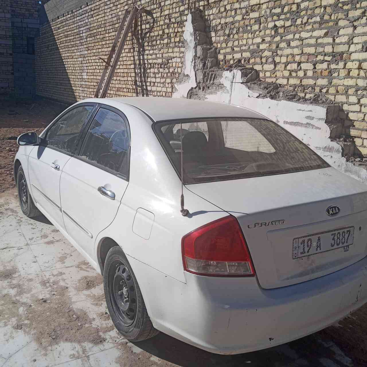 السلام عليكم
كيا سيراتو ٢٠٠٩ خليجي 

محرك ١٦٠٠

رقم قادسيه سنويه بسمي

السيارة خير من الله 

جاهزه للشغل 

تبريد *********** غير متواجد على الفيس مكلف بنشر ***********. السعر ٨٦ بيها مجال حك الجيه مكان السيارة شامية
