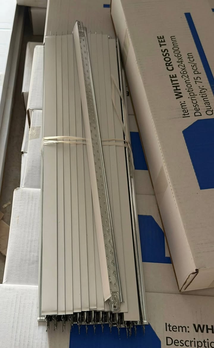 بـفـضل مـن الله تـم وصـول حاويات شـبكة حـديـد سـقـف  مـخـتلـفـة تـصامـيم و ألوان فضل جودە و افضل سعر (بلجملة)٩😍 ✅️ عنوان البصره شركةالكرار (شبكة حديد سقف  أبيض افلات + كريمي افلات + صاجي أفلات __________________ ☎️📞*********** ـ ***********
