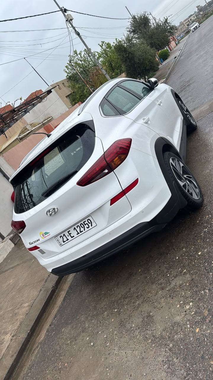 مكلف بلنشر
سلام عليكم 
بيع فقط
هونداي توكسون 2019 وارد خليجي
بدون صبغ تعديل بارد مكانين فقط
مواصفات فول عدا بانوراما
سياره مال بيت بسمي تحويل وكاله. بشرط
رقم سليمانيه جديد سنويه جديد فحص هزه جديد
ماشيه 125 كيلومتر
كير محرك شرط ما مفتوح
مكان سياره اربيل
للاسفسار ***********
