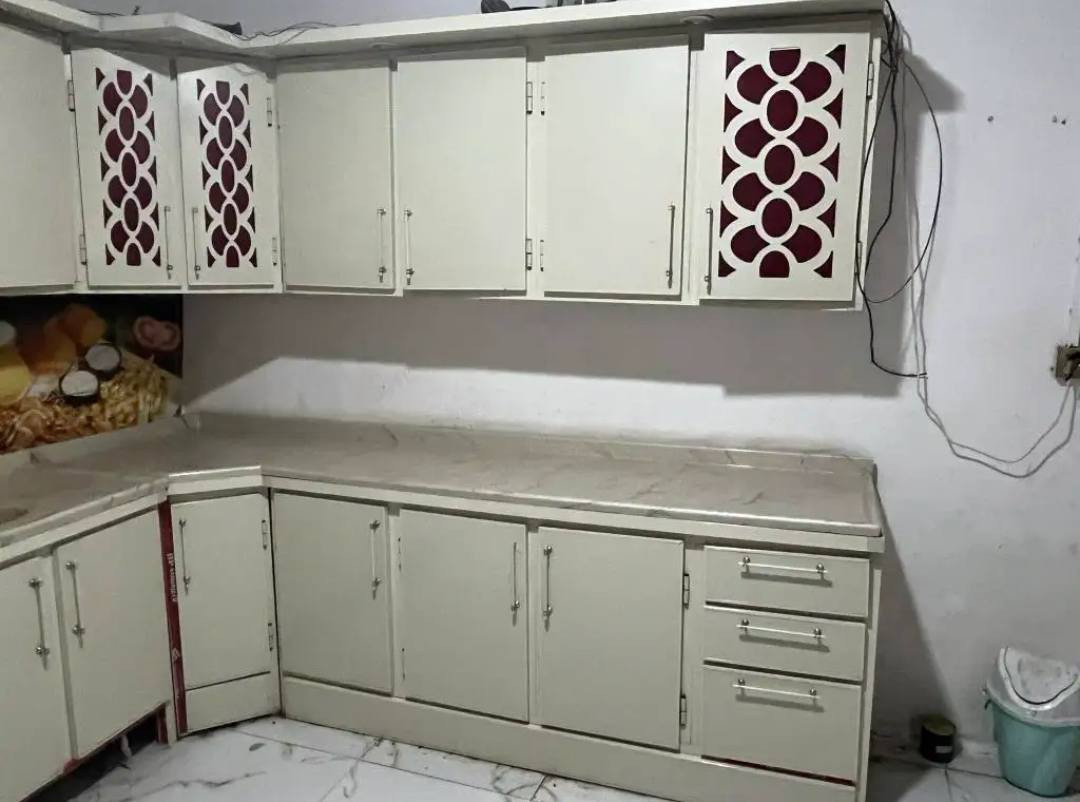 كاونتر تزكام  مسكميه قبل  مده مليونين ونص  مبطن تزكام  ارضي 5مترات الى 4سنات  ومعلق  5اله
 4نفس شي   وياهه طباخ نوال شافطه  نوال  اكبر حجم فرن نوال كبير   سعر مليون   مع مجال بلاش بلاش اذا سكمه جديد ب3 حاليا  ‏‪0787 559 6774‬‏
