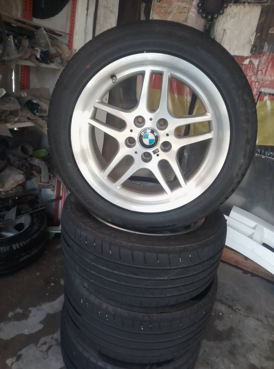 بيع فقط بدون مراوس Mحجم 17 مكفول لووك تخم تاير جديد مكان ديالى *********** سعر 500
