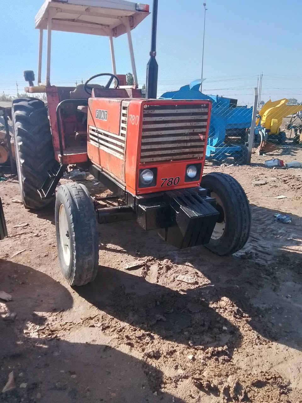 مكينه فيات للبيع تخم تاير جديد العنوان واسط الحفرية ***********
