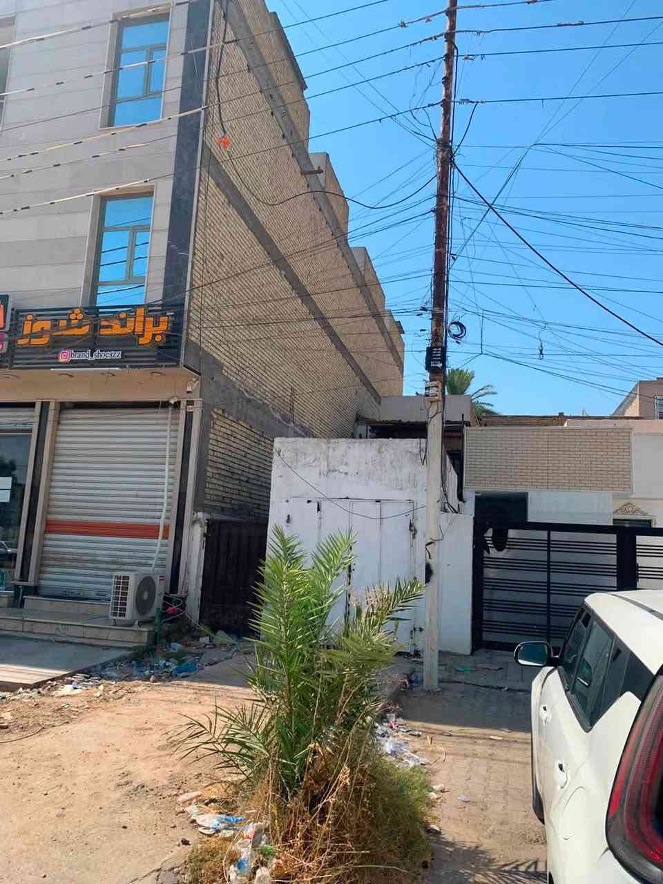 سلام عليكم بيت طابقين للايجار مع المحل البيت يصلح يكون مخزن العنوان الشعب شارع التجار مقابيل الكليه على الشارع مساحته 98 متر 
للاتصال ***********
او ***********
