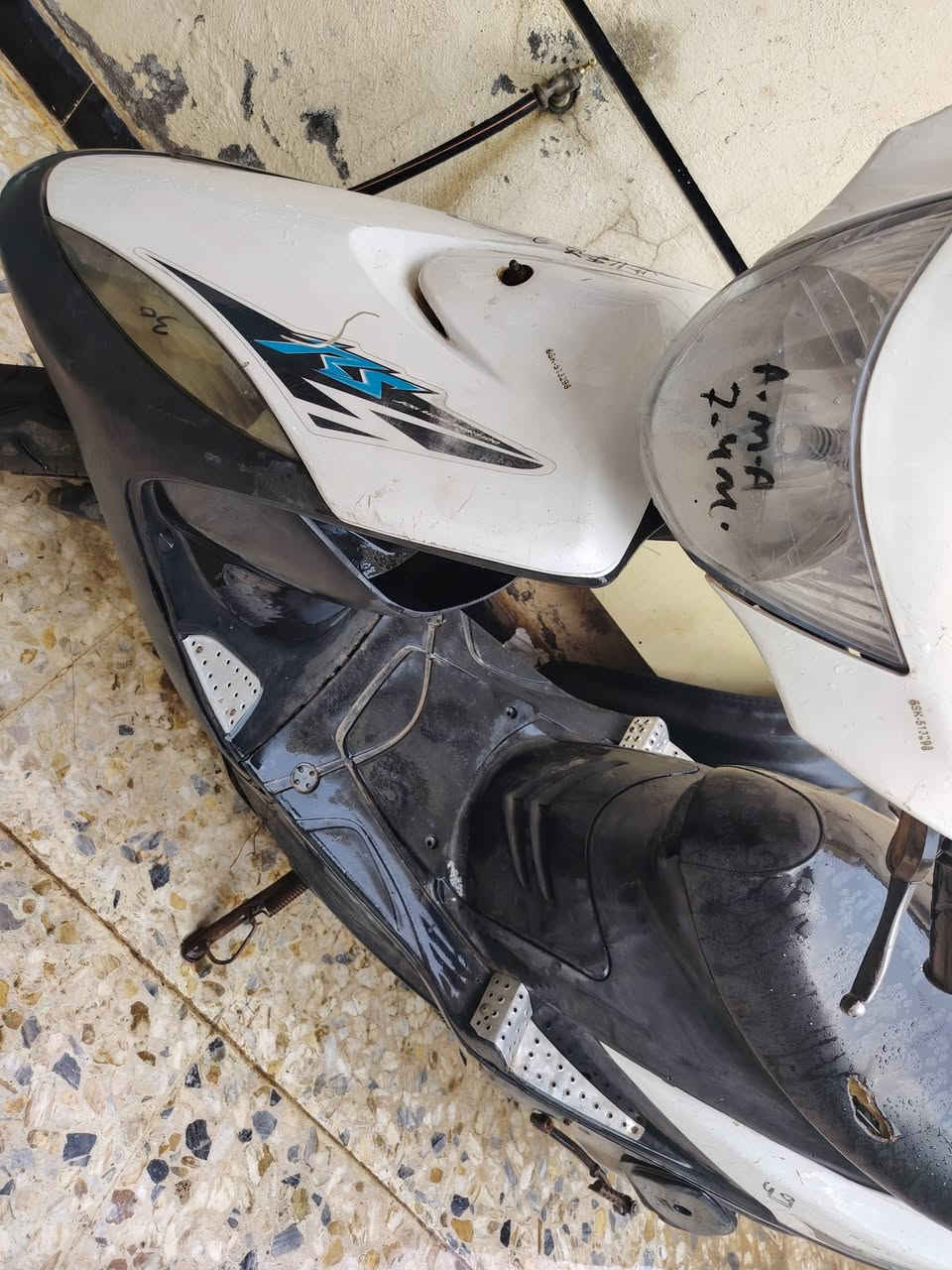 دراجة ماكس عدلة كفرات بلادية
دراجة نظيفة مكينة كفرات شوفة عينك مناقصها شي
شغل واطلع وبالعافية على الياخذها
ب٣٢٥ الف وبيها مجال بسيط
*********** مكاني بغداد كاظمية
