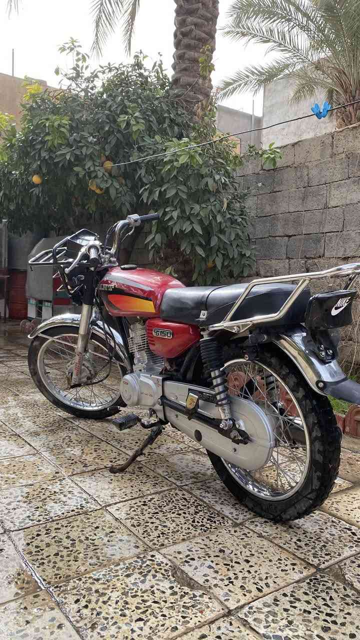 دراجة نامة بارت سوري كاملة مكملة محرك نظيف ـلا تبخير  ـلا تنقيص كهربائيات كاملة بس تشغل و تمشي سعرها 350 و بيها مجال او مراوس بسيڤان 5 كير رقمي *********** @
