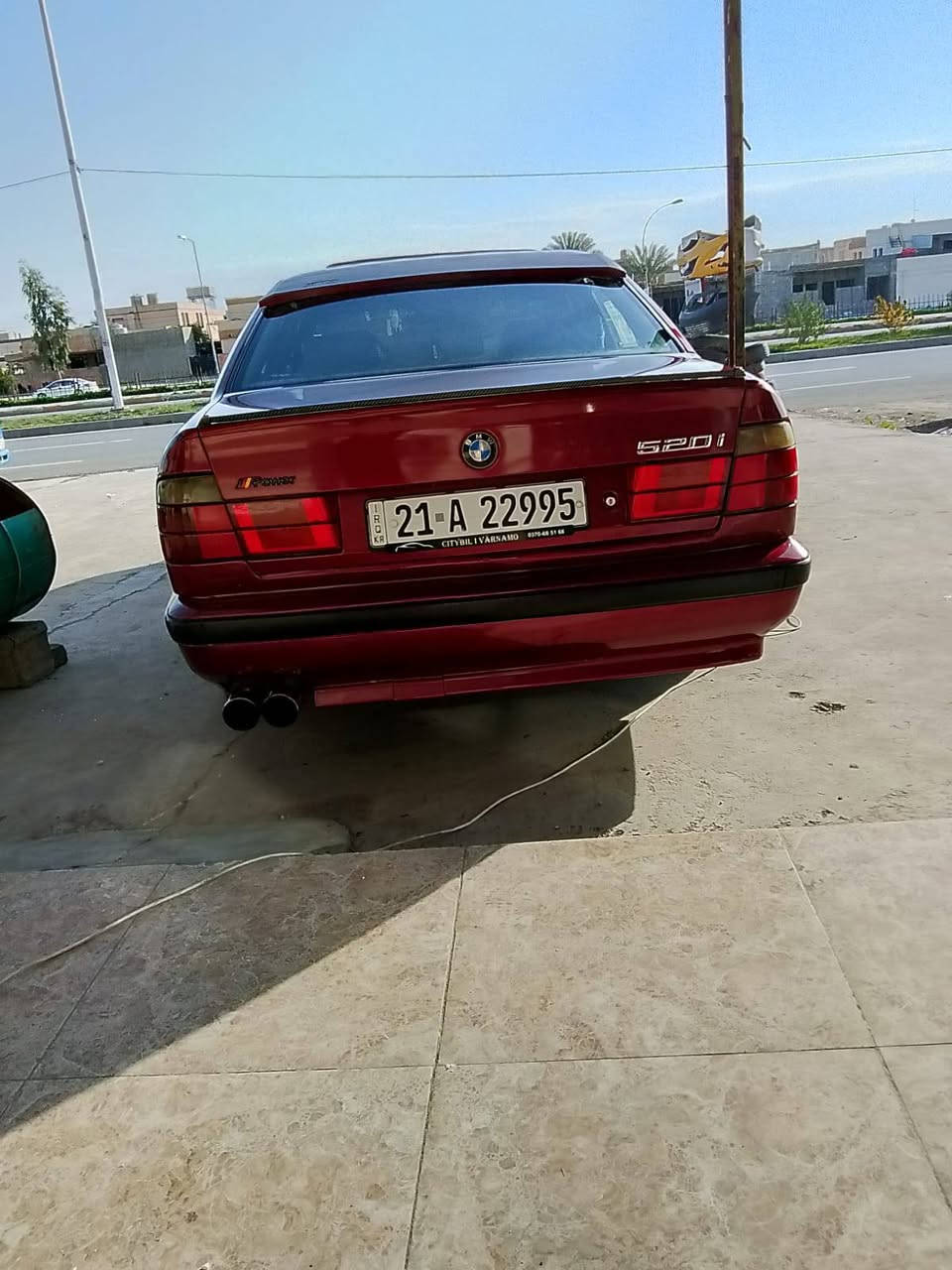 سلام عليكم
بي ام دبليو موديل 90 محرك 25 

رقم سليمانيه باسمي شرط التحويل🤝 والغرامات محرك وكير مكفول كهربائيات كلها شغاله 💯 ستيكر بانزين 🔥بيها جام امامي كهربا تبريد تتفئه شغال 👍 تخم تاير جديد ويل خليه بلجيس سبير جديد منضومه بريك اي بي اس 4 تايرات بلمكان جامه امامي جديد 👍 ماسحات جديد سقف سلايت شغال 👍 كشنات مدوشم  ماروني  🔴 ارضيات.  M. 🇩🇪 

مسجل سماعات 🎧 اواكس بلوتوث ضوه داخلي شغال 👍 

كيچات حماوه سرعه  رون بانزين  كلها شغاله 💯 اناره عالي ناصي سكن زينون ثلجي  رباعي 🖐️🚦 كلها شغاله 💯 

 

نواقص السياره فقط يده باب السائق 

سنتر لك شغال لاكن بي خربطه فقط فقط 

بالنسبه لضرر السياره فقط جاملغ امامي ونفسه راجع 

⁦⁦⁦

اخي العزيز ذكرت لك جميع تفاصيل السياره ⁦⁦:⁠-⁠)⁩

سعرها مناسب 48 وبيها مجال 

مكان السياره ديالى قضاء خانقين ‏‪0778 181 9539‬‏

