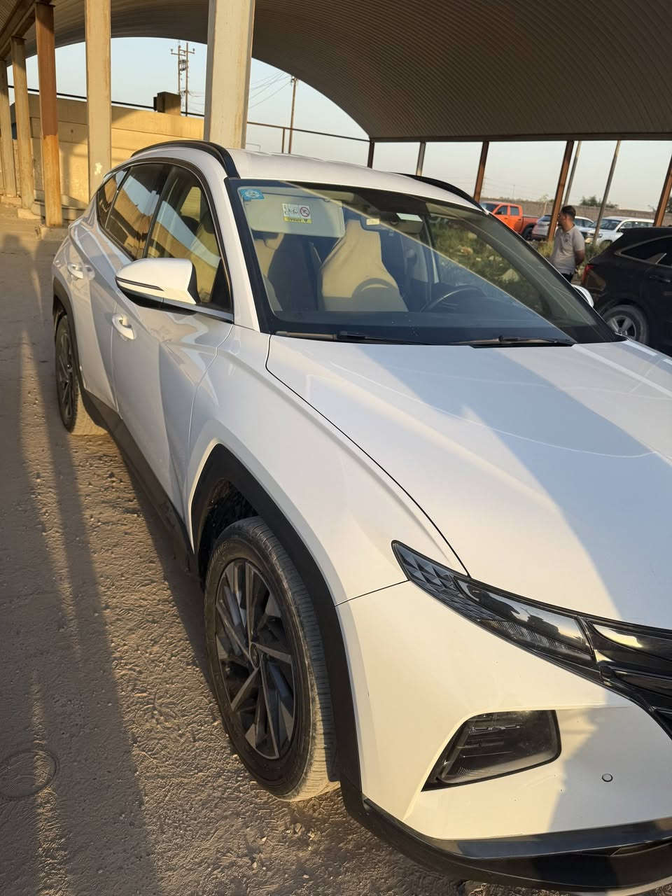 توسان 2022 خليجي، فول مواصفات عدا الفتحة.
• محرك 2000cc (دوش)
• كشنات كهرباء عدد 2
• شاشة Apple CarPlay و Android Auto
• شحن لاسلكي
• إشارة بالمرايا
• بصمة دخول وبصمة تشغيل
• نظام ترحيب + طي مرايا كهربائي
• ويا كب كروم
• لايت LED أمامي
• بك لايت LED
• سونار حديث

السيارة جاهزة وما بيها أي نقص، كفالة عامة عدا بارد شبر بالباب الخلفي عكس السائق مع بعض الخدوش البسيطة.

📍 مكان السيارة: حلة مركز اللاستفسار الاتصال ***********
