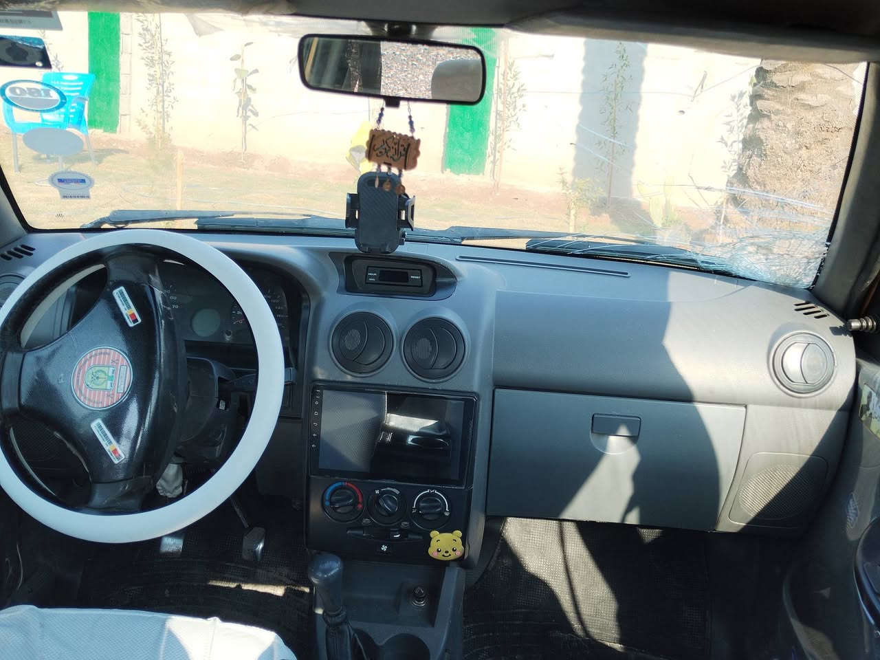 سلام عليكم
سايبه موديل2015 سياره حلوه رقم بغداد انكليزي 
سياره بيها رنكات كايمه وفطر بالشاصي بصفحه السكن 
سياره كشرها حلو تخم تاير جديد غرفت السياره حلوه سعر 27 مطلوبه غرامه 400الف ينزل من سعرهه وبيها مجال حك الجيه الرقم ***********
