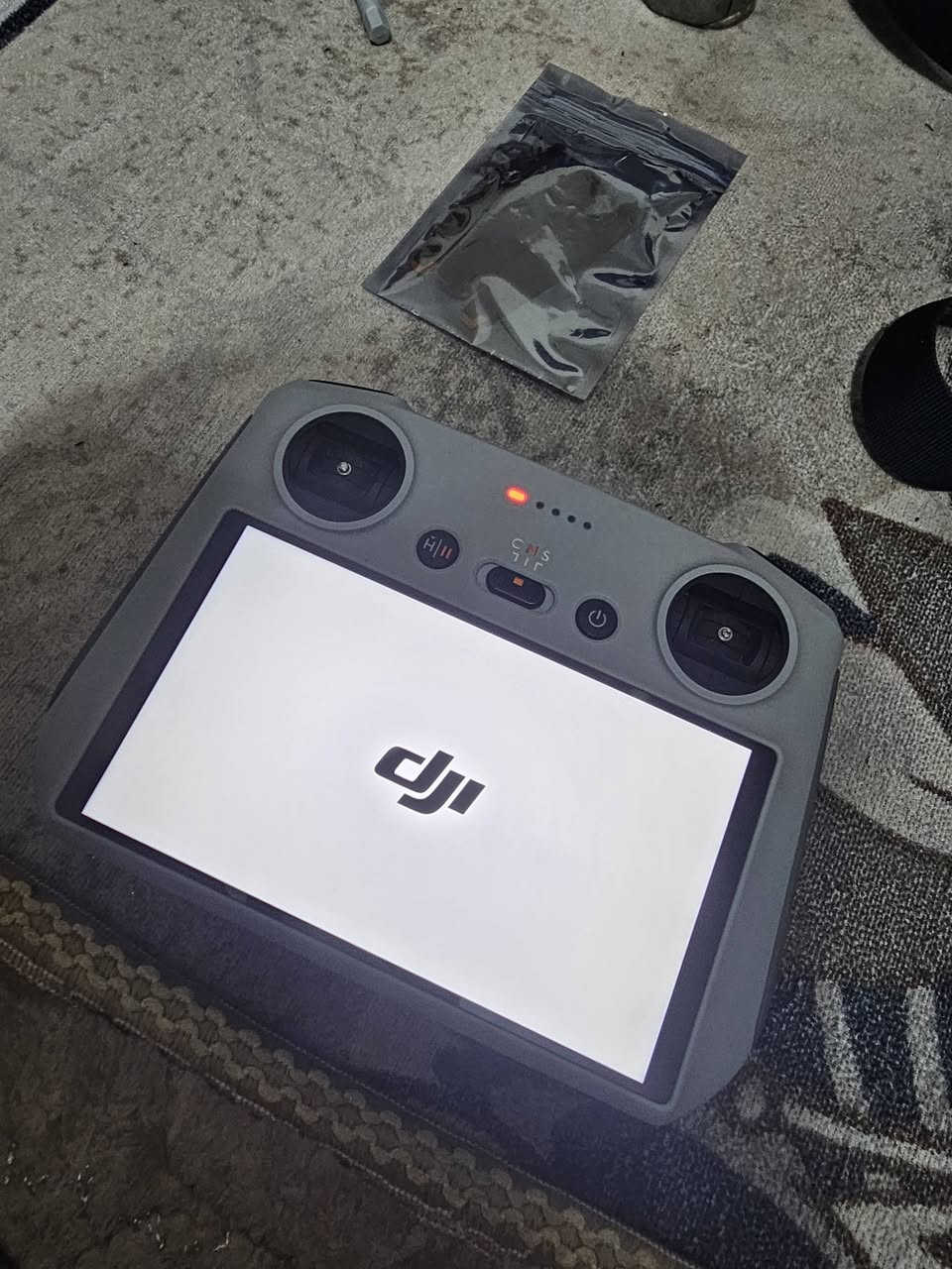 السلام عليكم
DJI mini 3 pro      كومبو جويستك سمارت
نظافة 100%   كفالـة عامة شخط ما بيها 
بعدها جديدة ما طايرة شي قليل
وياها بطاريات 2 وحدة منهن بلاص الأصلية
تخم ريش أصلي
شاحن ثنائي يدعم الشحن السريع 
جنطة dji الاصلية مالتها 
بس الشراي يراسلني 
***********
