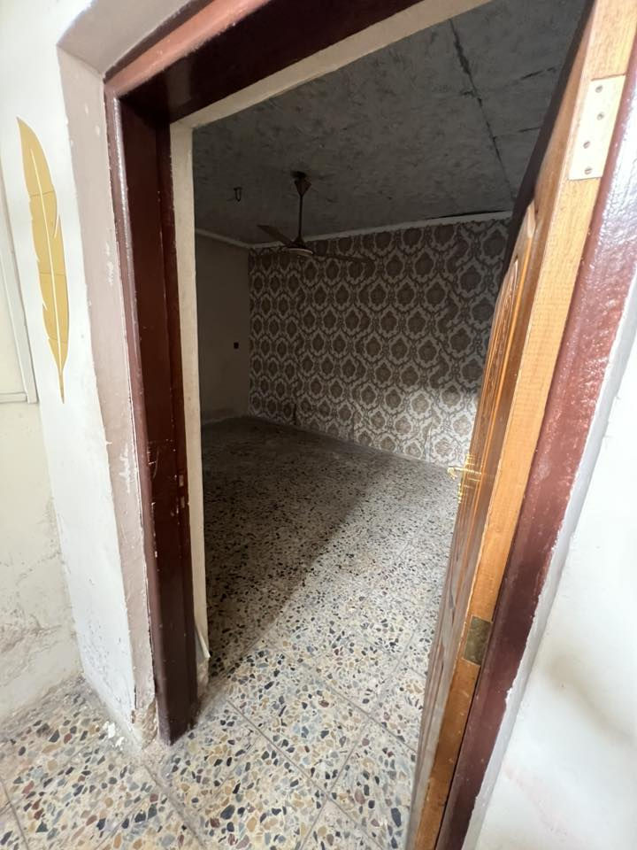 السلام عليكم يوجد مشتمل للايجار
بضهر مكتبة سومر مباشرتاً  رابع بيت عن الشارع
يحتوي على صالة كبيرة ومطبخ وصحيات وغرفة نوم في الطابق الثاني بيت مرتب ومنطقة هادئة جدا بسعر رمزي ومناسب 
للاستفسار ***********
