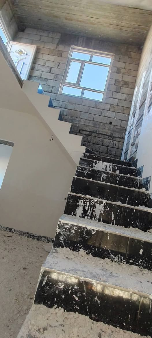 سلام عليكم كادر لبخ جص من لموصل شغل كلو مصاطر تريد المصرف علي تريد عليك متفرق حالياً من يرغب في العمل اتصال عل رقم ***********
