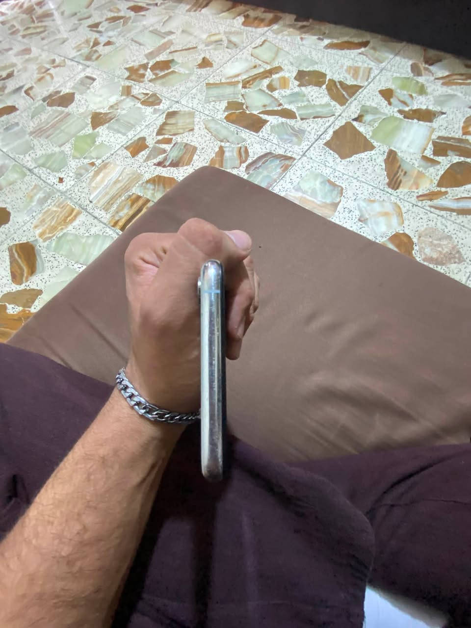 سلام عليكم تلفون ايفون xs ماكس  بطارية ٨٤ مبدل بي شاشة وضهر مكسور وتاج ايدي واكف شاصي نضيف صوت واضح السعر ١٥٠ مستعجل *********** العنوان نجف كوفة
