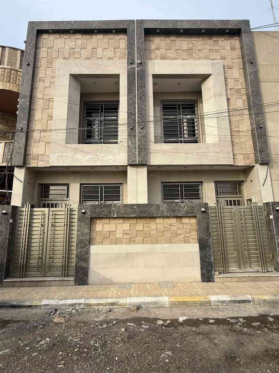 سلام عليكم مشتملات تون للبيع المساحه ٦٤ متر
بناء. حديث الواجهه ٤. والنزال. ١٦. متر.  مقابيل. ساحه لايوجدجار

المحتويات. استقبال. ومطبخ. وحولي وخدمات. وغرفه نوم الطابق لارضي 

الطابق الثاني.  غرفتين نوم  مع خدمات. زيرو مامسكونات 

لاستفسار. لاتصال او مراجعه شركه الأقمار لكائن البنوك شارع الكنيسه.  

***********☎️
