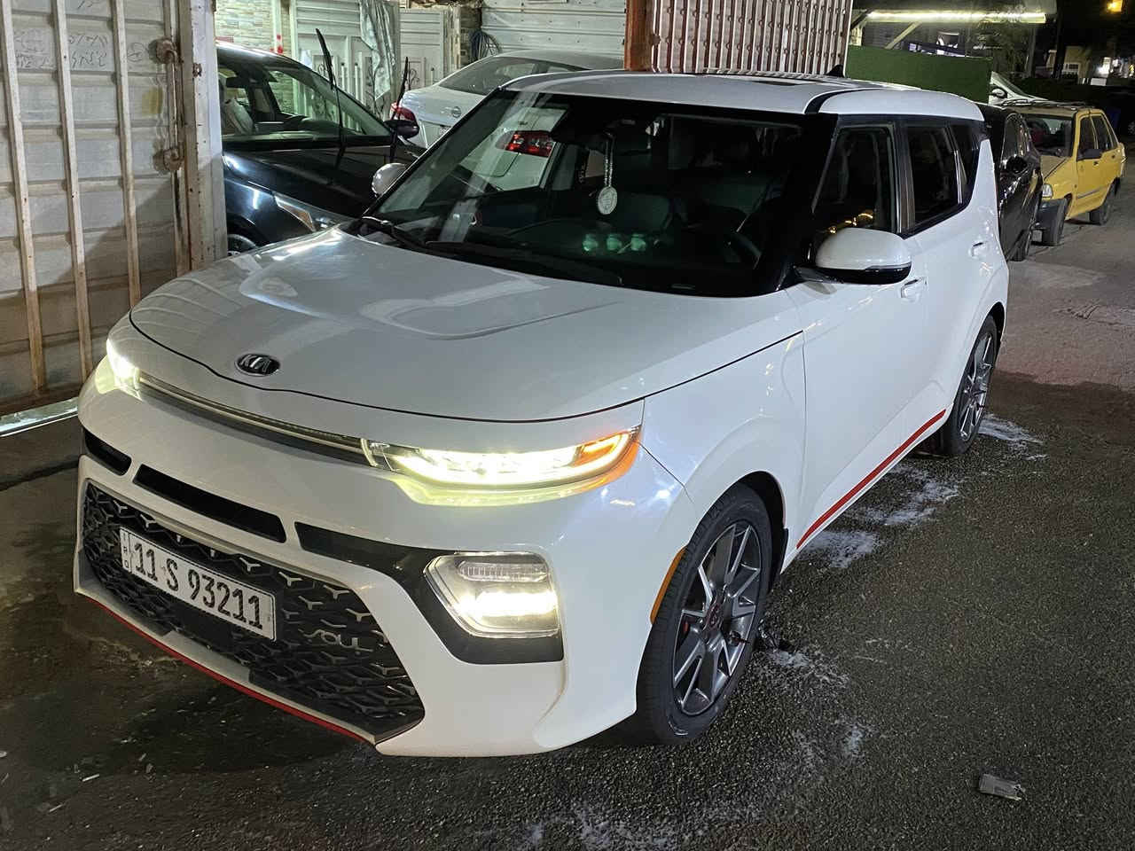 السلام عليكم للبيع أو مراوس
صول موديل 21 vip  اعلى فئة بالصول 
حادثها حادثها موضح كلش بسيط كلشي راجع بمكانة بدون تبديل ليبل واخد حتى الدعاميات بلادية بشرط الفحص سونار 
مواصفاتها 
بصمة 
فتحة
كشنات تدفئة 
ستيرن تدفئة
شاشة جبيرة 
انارة داخلية متغير بلادي 
داتا شو عرض معلومات 
محرك 1600  تيربوا 🚀🚀
لايت بكلايت لد بلادي 
تبريد مناخ منفصل وثلج 
اشاير بالمري 
كشنات رياضي جلد ومخمل مختم ب علامة صول مطرز بأحمر 
تحكم ستيرن 
قيادة ذاتية 
تحديد مسار 
رادار امامي خلفي وجانبي يعني 360
اوتو ستوب حساس ازدحام 
مود درايف 
ويل 18 رياضي 
نحن تاير جديد جواها 
رقم بغداد باسمي تحويل ثاني يوم 
سيارة كلش جديدة وأحلا من الصور وابيع شرط السونار 
دوسات رياضي مطعم بلون احمر 
ماشية 27 الف 
سيارة عليها ادامه كاملة من دهن وفلاتر وكلشي جديد بيها ما ناقصها ربع دينار ما تصرف عليها 
مكاني بغداد البنوك 
*********** 
السعر 143 وبيها مجال شي بسيط ان شاءالله 
اخوان الي ما تعجبة السيارة ختولي تروحلة فدوى ما يحتاج تعلق تعليق ويجيك رد مو حلو بحقك 
كلشي موضح بالمنشور يمك والتوفيق للجميع
