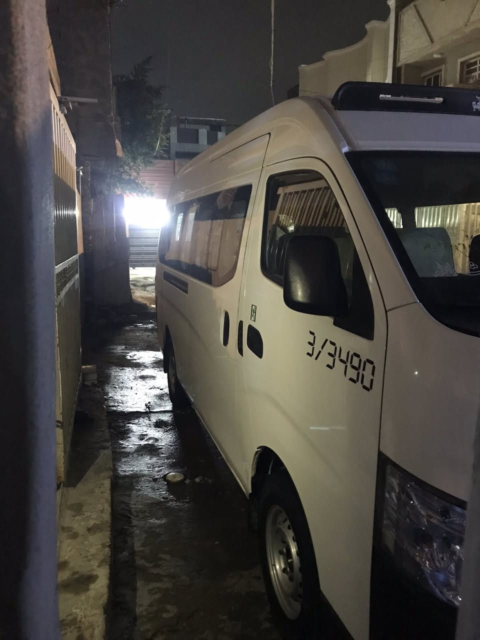 سلام عليكم اخوتي الطيبين للبيع نيسان عالي موديل 2019سياره كير محرك اكسل جديد منضومه غاز جديده وغرفته جديده تخم تاير جديد سياره بيهه صبغ باب السايق كد شبر وبيعه باردات مكانين صغار والباقي كله كفاله سياره حلوه وجديد مال خط ماشيه 190 حقيقي عنواني بغداد الدوره السعر 237بيهه مجال قليل 
رقم الهاتف 
***********
***********
